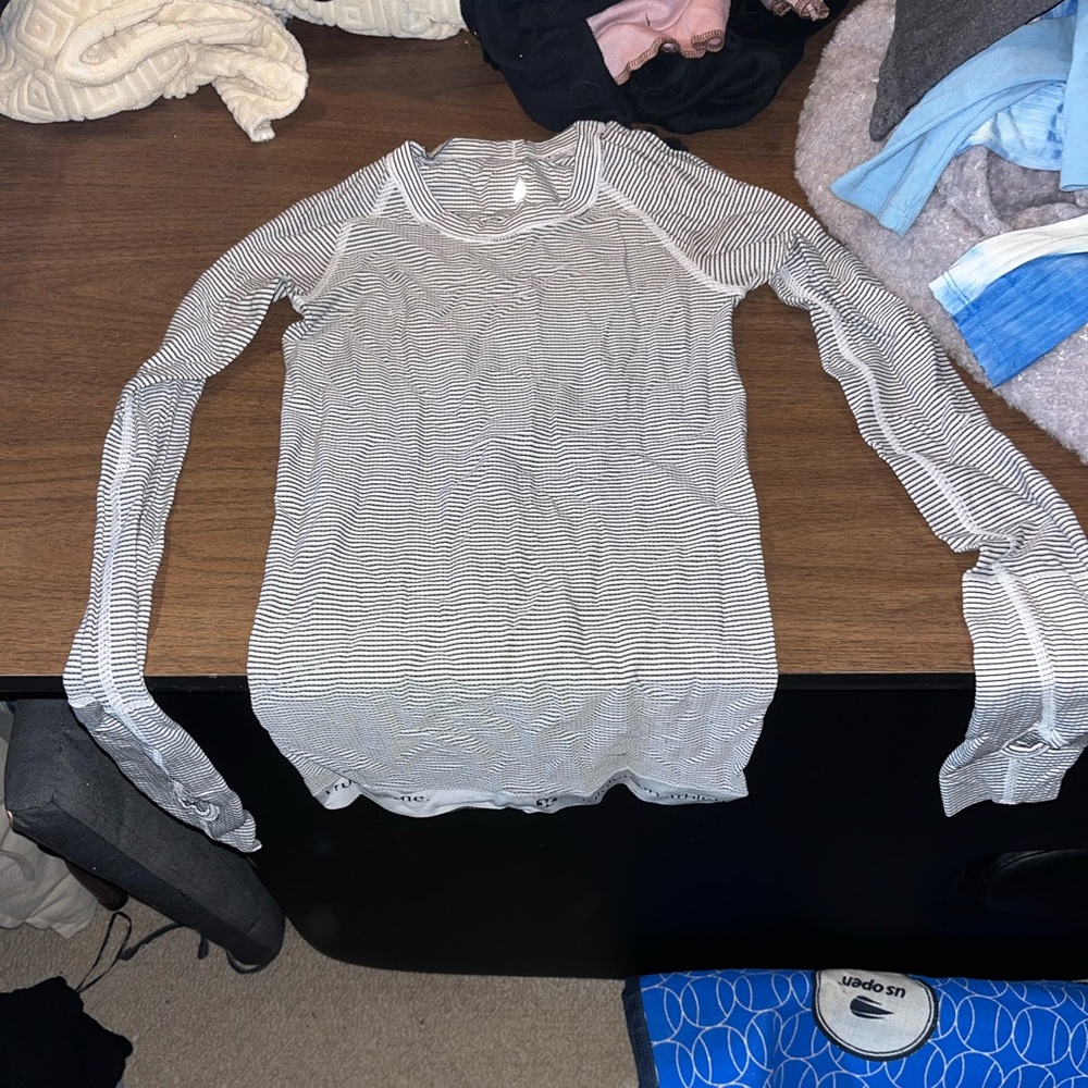 Lululemon workout top